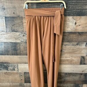 ADAY Easy Days – Soft Minimal Lounge/Travel Pant – Rust Small